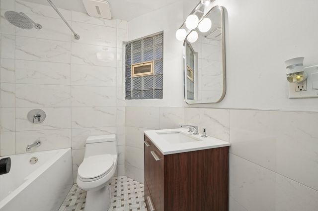 2345 W Grenshaw Street, Chicago, IL 60612