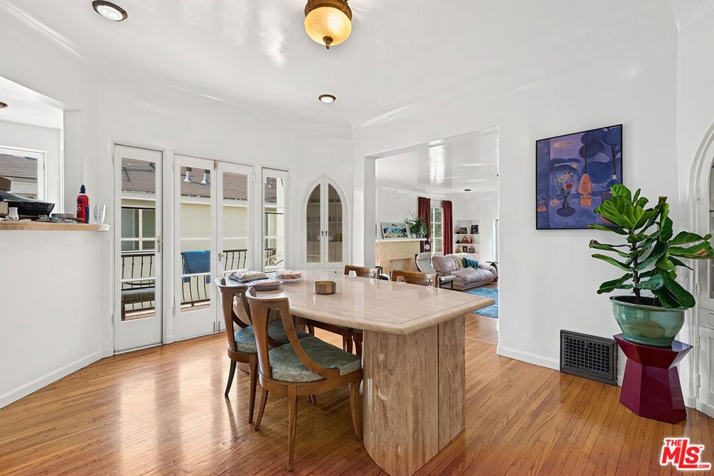 942 S Mansfield Avenue, Los Angeles, CA 90036 — photo 5