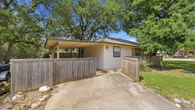 52 Persimmon DR, Wimberley, TX 78676
