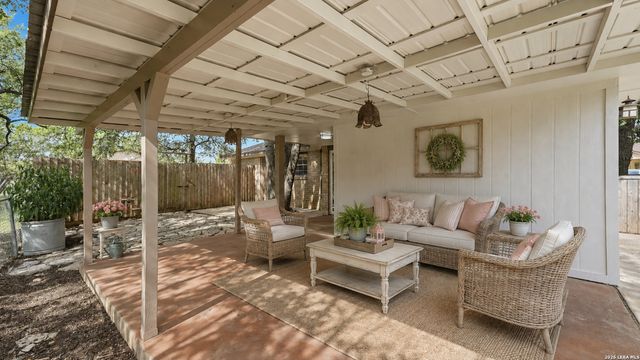 52 Persimmon DR, Wimberley, TX 78676