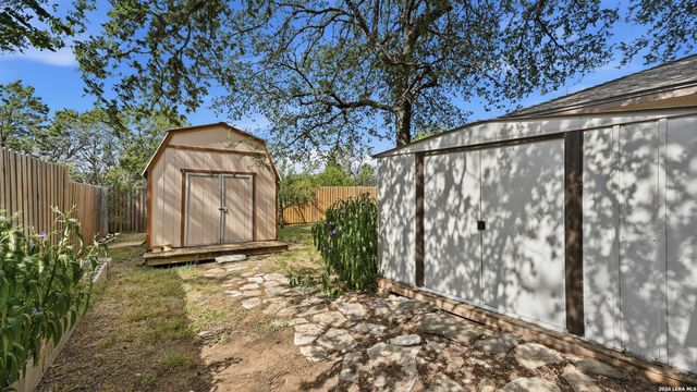 52 Persimmon DR, Wimberley, TX 78676