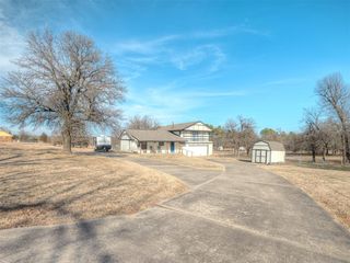 6100 Lillian Lane, Newalla, OK 74857