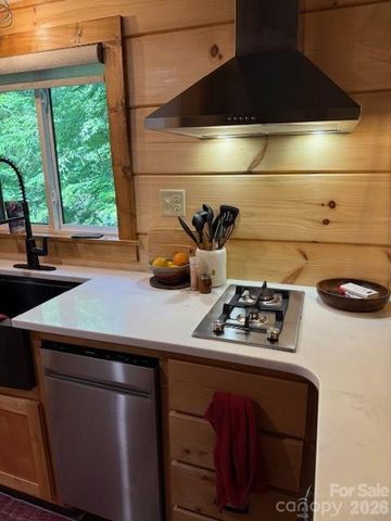 26 S Cumberland Drive, Lake Toxaway, NC 28747