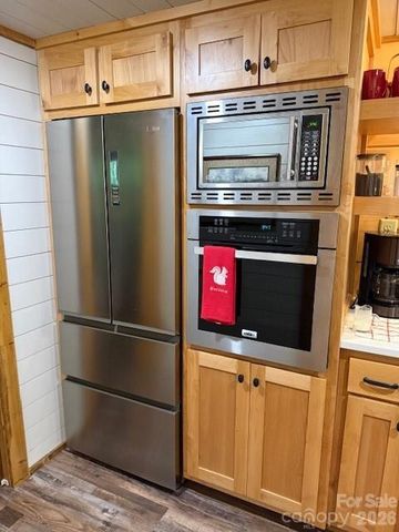 26 S Cumberland Drive, Lake Toxaway, NC 28747