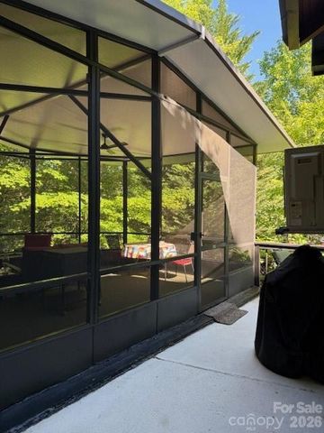 26 S Cumberland Drive, Lake Toxaway, NC 28747