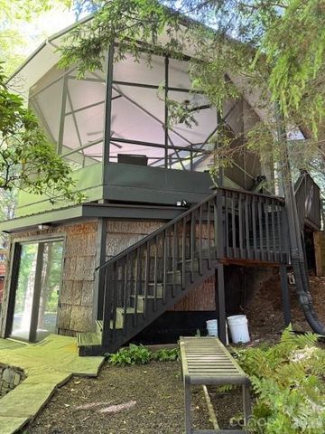 26 S Cumberland Drive, Lake Toxaway, NC 28747