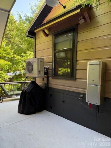 26 S Cumberland Drive, Lake Toxaway, NC 28747