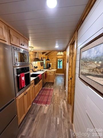 26 S Cumberland Drive, Lake Toxaway, NC 28747