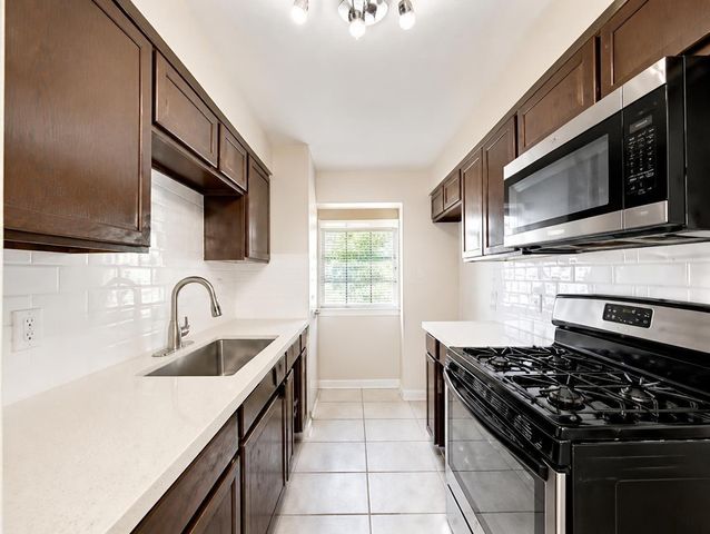 12610 S Coast Drive, Houston, TX 77047