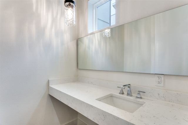 341 College Avenue, Fort Worth, TX 76104