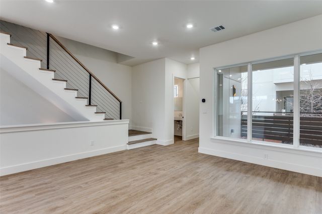 341 College Avenue, Fort Worth, TX 76104