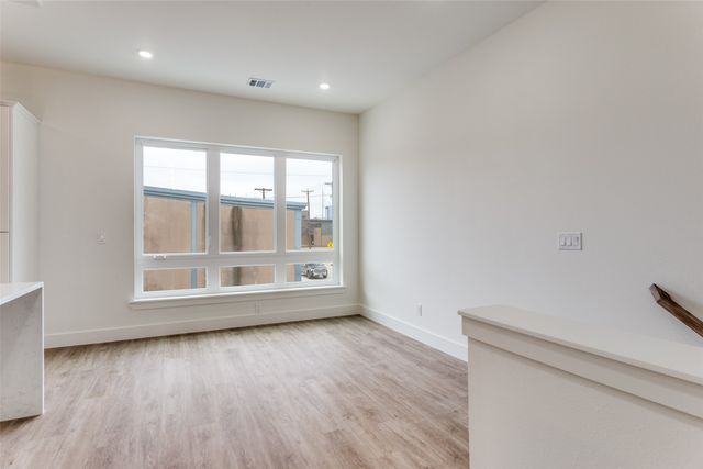 341 College Avenue, Fort Worth, TX 76104