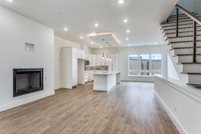 341 College Avenue, Fort Worth, TX 76104