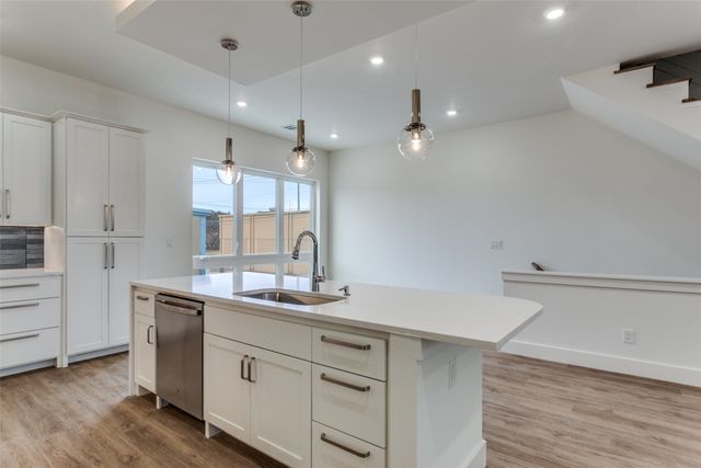 341 College Avenue, Fort Worth, TX 76104