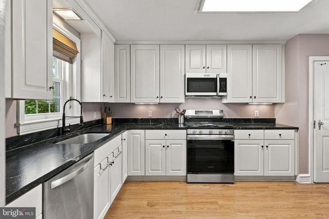 1418 ESBENSHADE RD, Lancaster, PA 17601