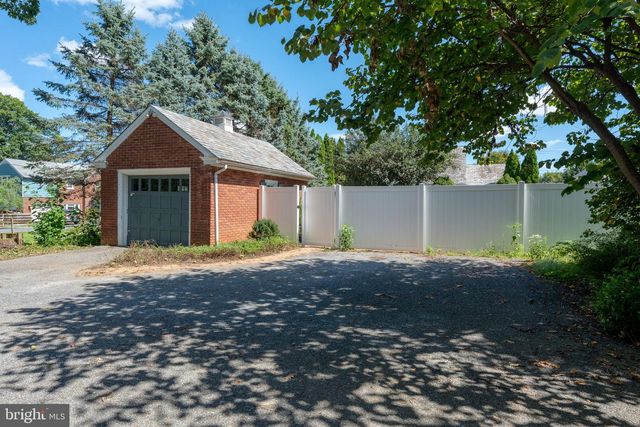 1418 ESBENSHADE RD, Lancaster, PA 17601