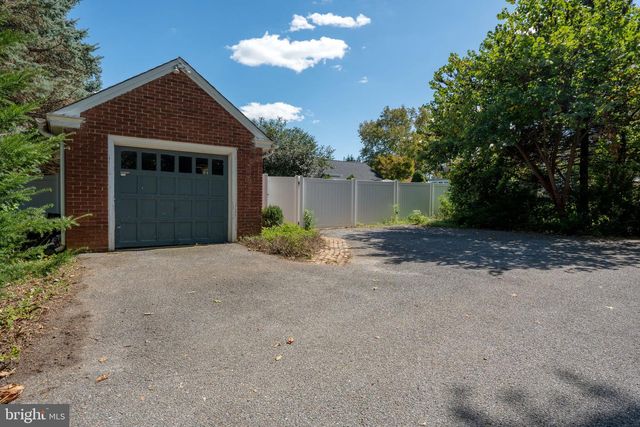1418 ESBENSHADE RD, Lancaster, PA 17601