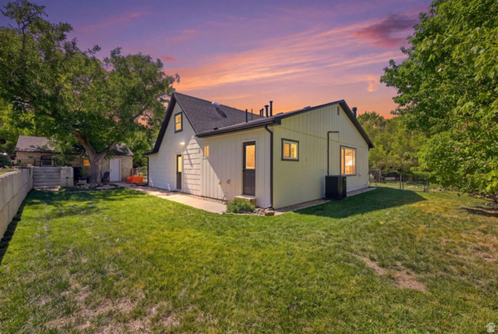 2020 ROBINS AVE, Ogden, UT 84401 — photo 2