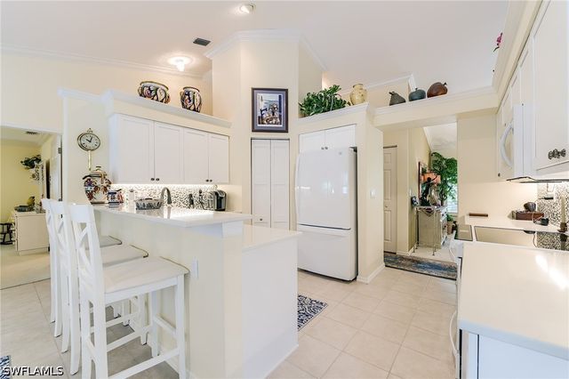 2059 Imperial CIR, Naples, FL 34110