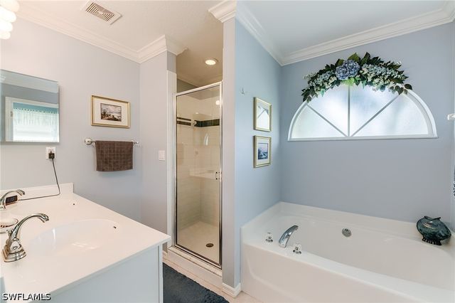 2059 Imperial CIR, Naples, FL 34110