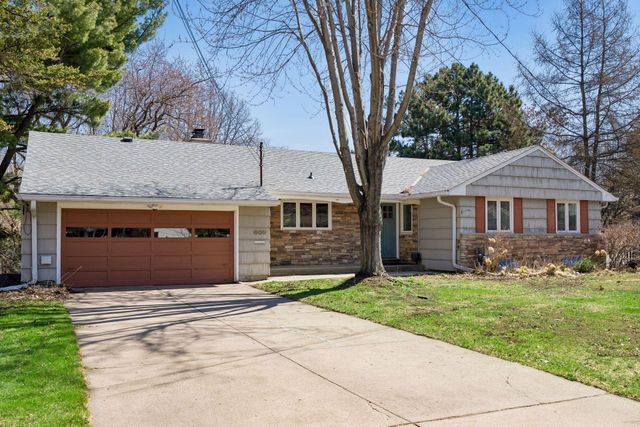 609 Waterman Circle, Edina, MN 55343