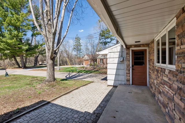 609 Waterman Circle, Edina, MN 55343