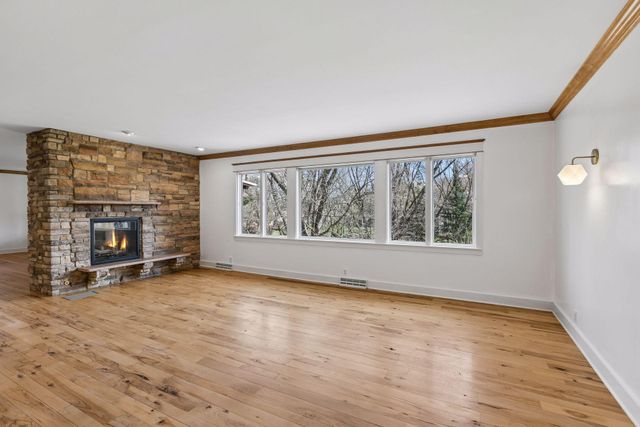 609 Waterman Circle, Edina, MN 55343