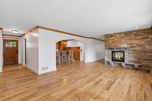 609 Waterman Circle, Edina, MN 55343