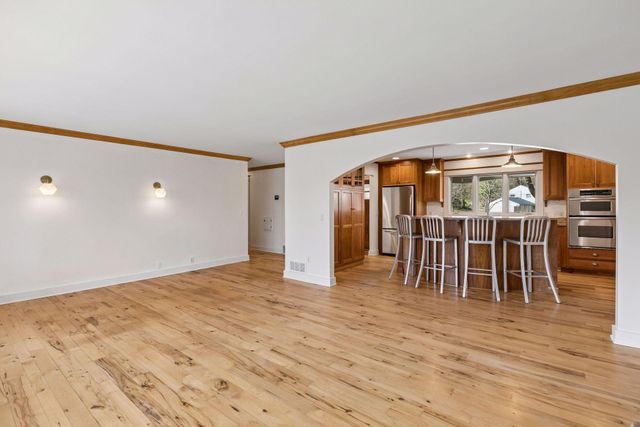 609 Waterman Circle, Edina, MN 55343