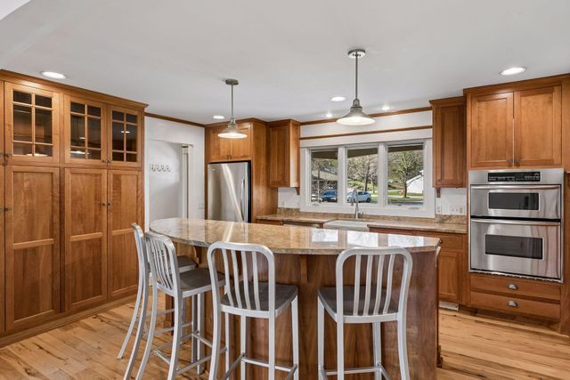 609 Waterman Circle, Edina, MN 55343