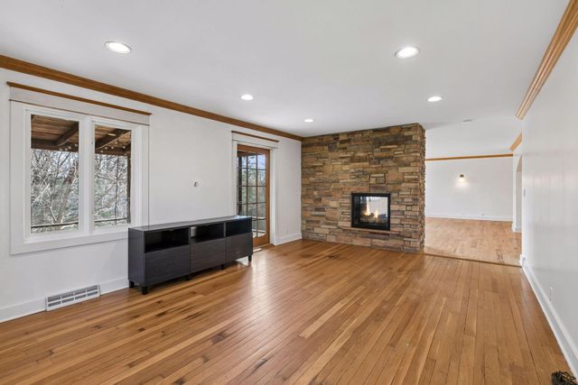 609 Waterman Circle, Edina, MN 55343