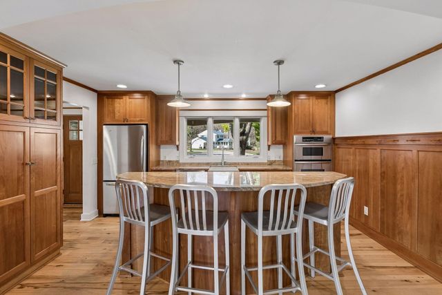 609 Waterman Circle, Edina, MN 55343