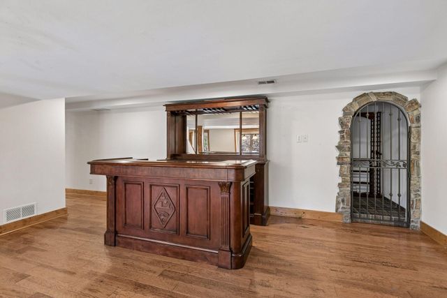 609 Waterman Circle, Edina, MN 55343