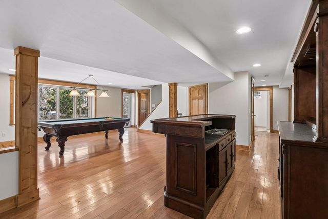 609 Waterman Circle, Edina, MN 55343