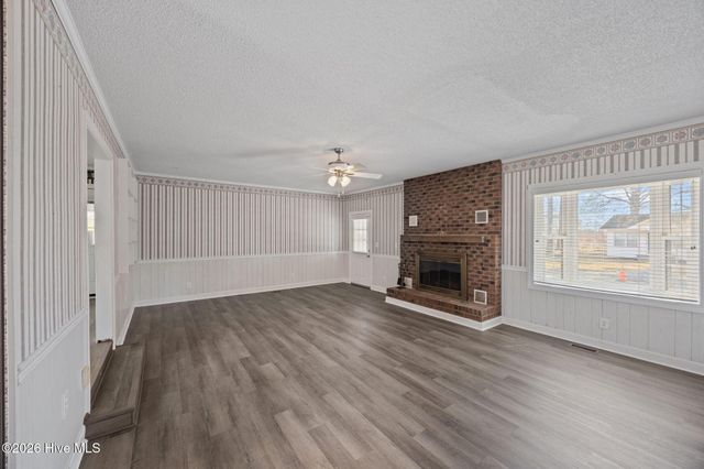 2882 Ivy Road, Greenville, NC 27858