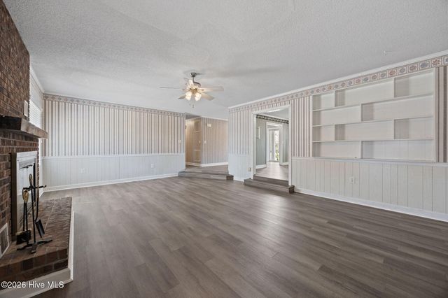 2882 Ivy Road, Greenville, NC 27858