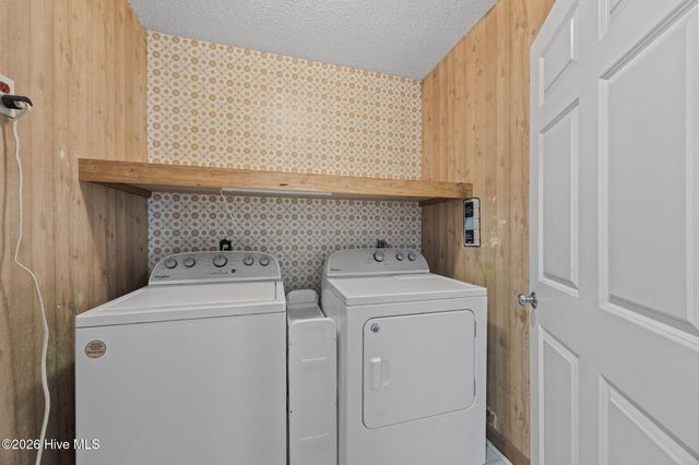 2882 Ivy Road, Greenville, NC 27858