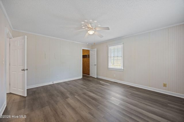 2882 Ivy Road, Greenville, NC 27858