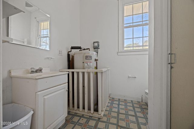 2882 Ivy Road, Greenville, NC 27858