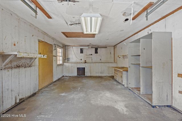 2882 Ivy Road, Greenville, NC 27858