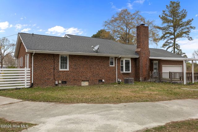 2882 Ivy Road, Greenville, NC 27858