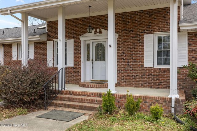 2882 Ivy Road, Greenville, NC 27858