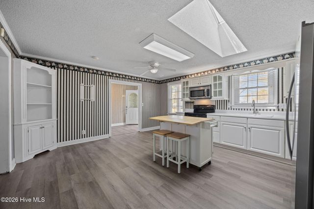 2882 Ivy Road, Greenville, NC 27858