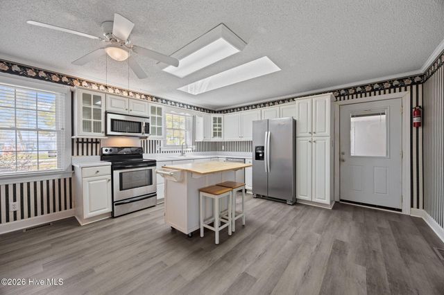 2882 Ivy Road, Greenville, NC 27858