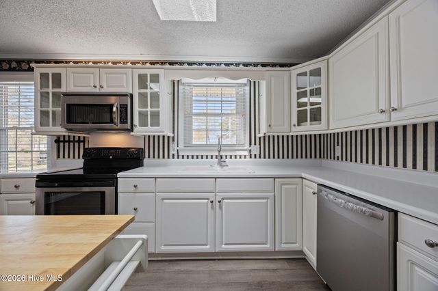 2882 Ivy Road, Greenville, NC 27858