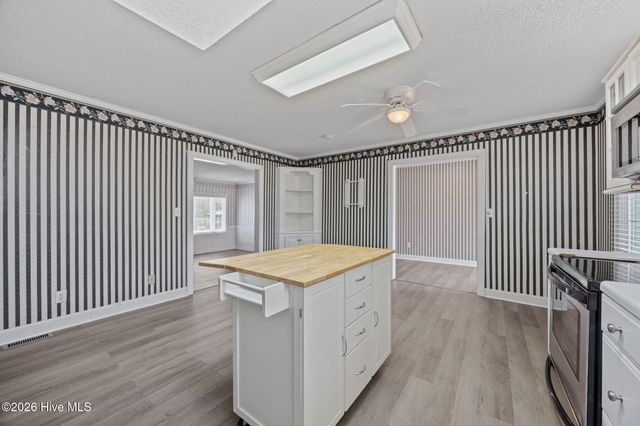 2882 Ivy Road, Greenville, NC 27858