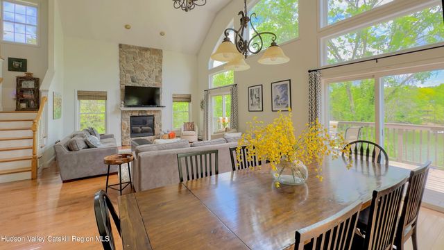10 Sunrise Court, Athens, NY 12015