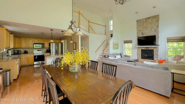 10 Sunrise Court, Athens, NY 12015