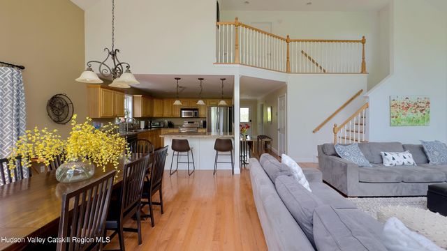 10 Sunrise Court, Athens, NY 12015