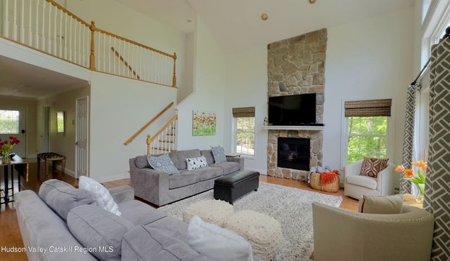10 Sunrise Court, Athens, NY 12015